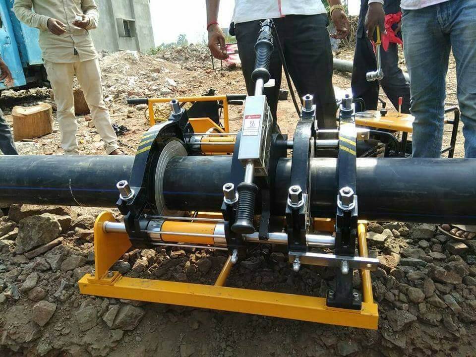 Reparar un fuga de agua en una tubería de polietileno